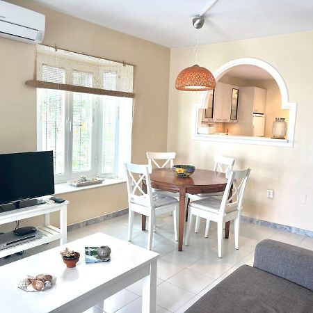 Fabulous Vacation In A 2 Bedroom Townhouse With 2 Terraces Overlooking The Sea, Suitable For 6 People 3 Swimming Pools Tennis And 200 Mts From The Sea El Faro Exterior photo
