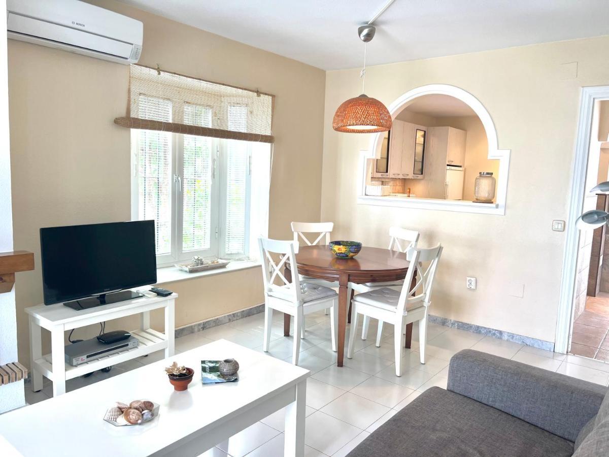 Fabulous Vacation In A 2 Bedroom Townhouse With 2 Terraces Overlooking The Sea, Suitable For 6 People 3 Swimming Pools Tennis And 200 Mts From The Sea El Faro Exterior photo